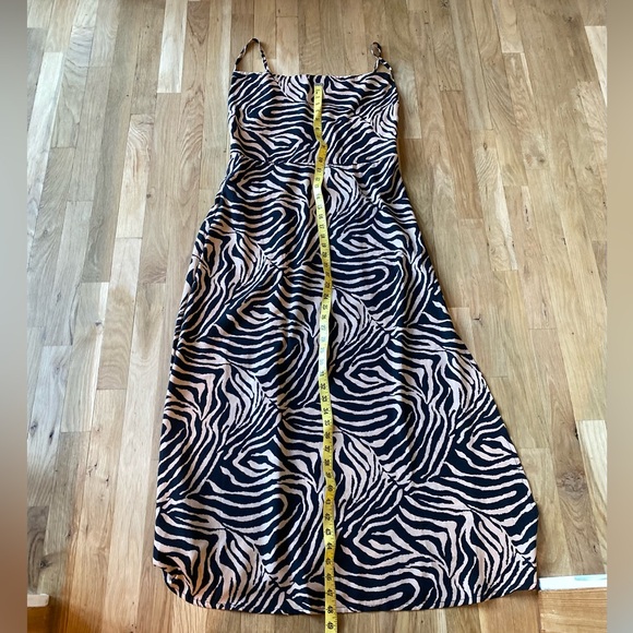 Zebra print, slight cowl neck, tea length dress. Only wore once, no longer fits - Picture 4 of 6
